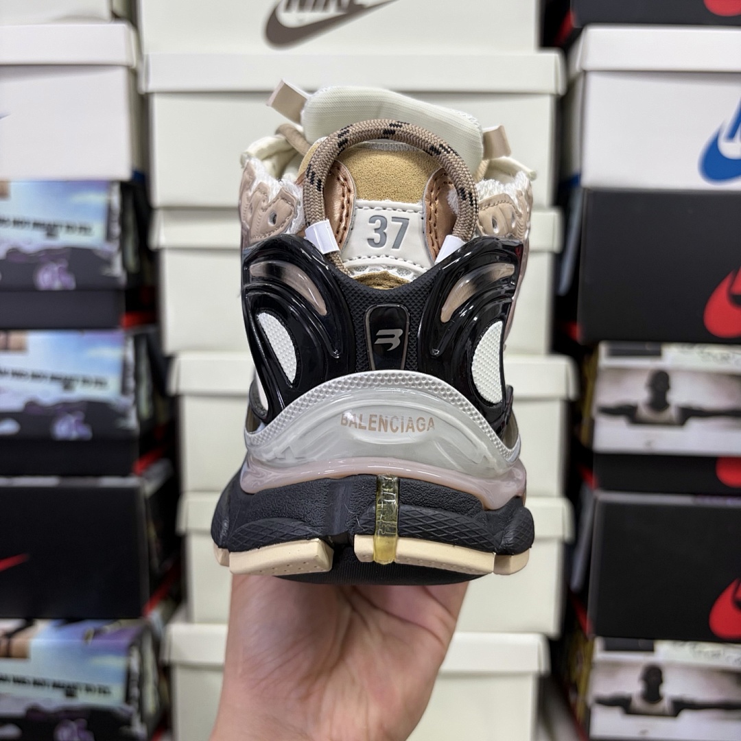 Balenciaga BLCG Runner7.0 - Image 72