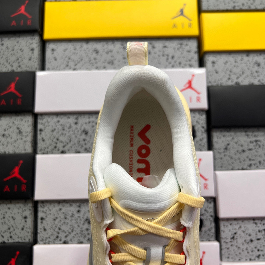 Nike Vomero Plus - Image 5