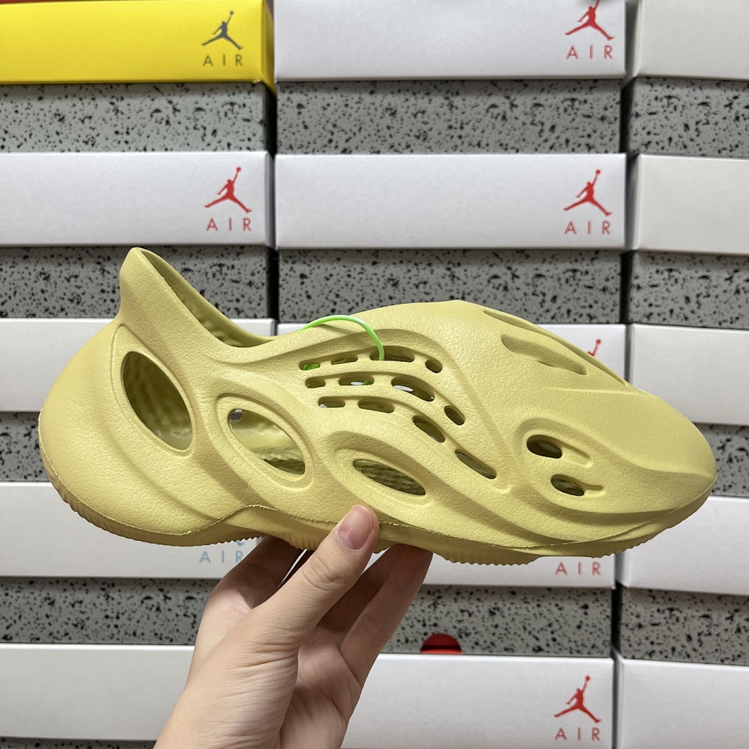 Adidas Slide/Foam Runner - Image 35