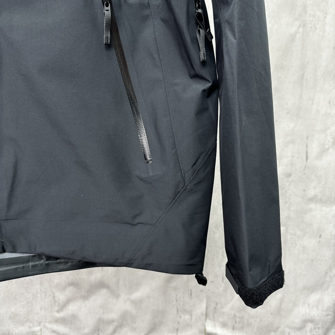 Arc'teryx Beta LT Jacket (Black) - Image 10