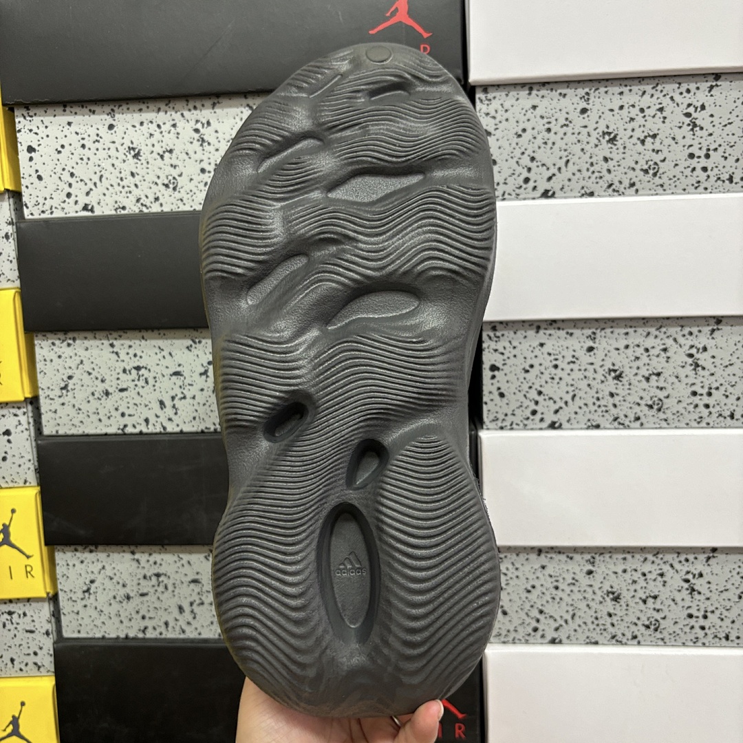 Adidas Slide/Foam Runner - Image 101