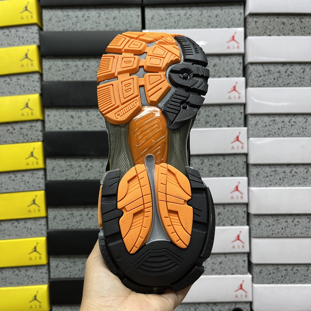 Balenciaga BLCG Runner 7.5 - Image 9