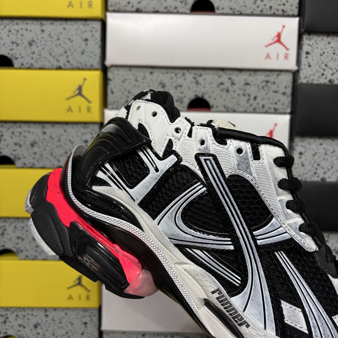 Balenciaga Runner LED 7.5 (Black White) - Image 9