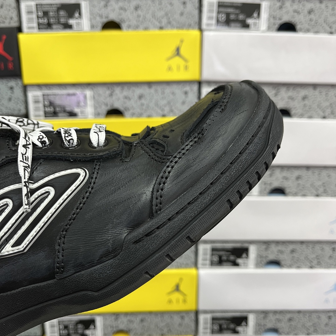 Balenciaga Hamptons Sneakers - Image 8
