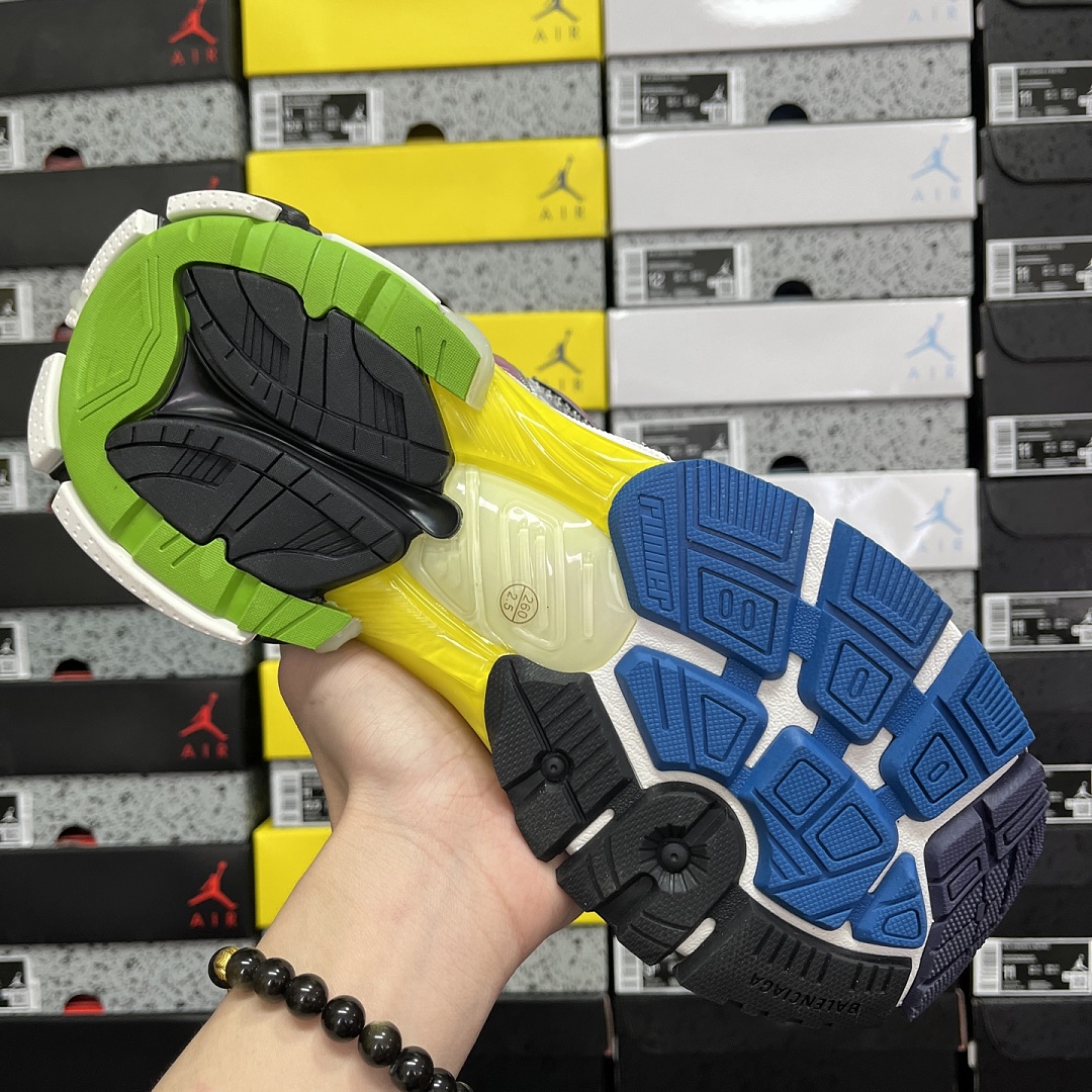 Balenciaga BLCG Runner 7.0 - Image 10
