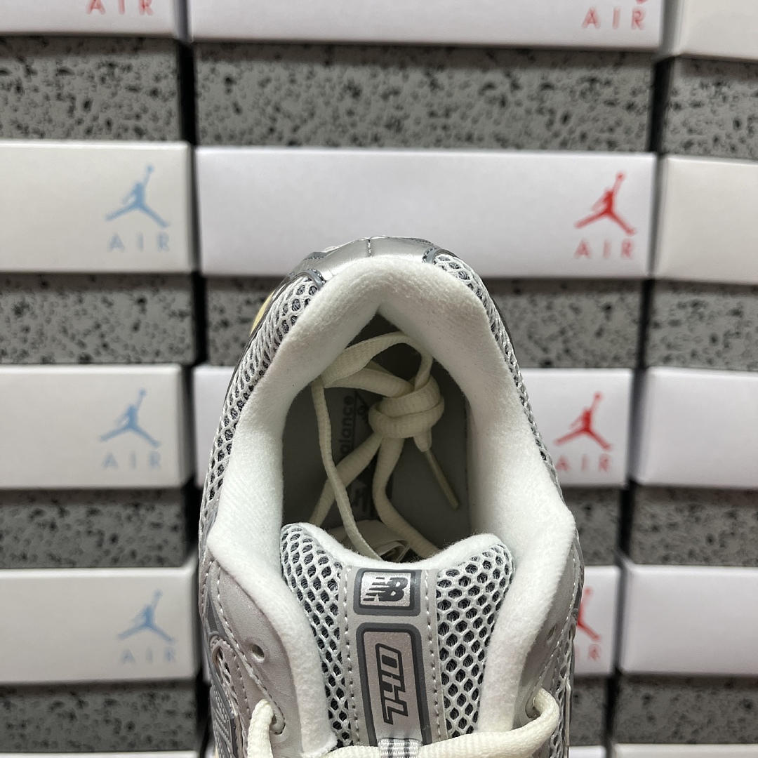 New Balance 740V2 - Image 2