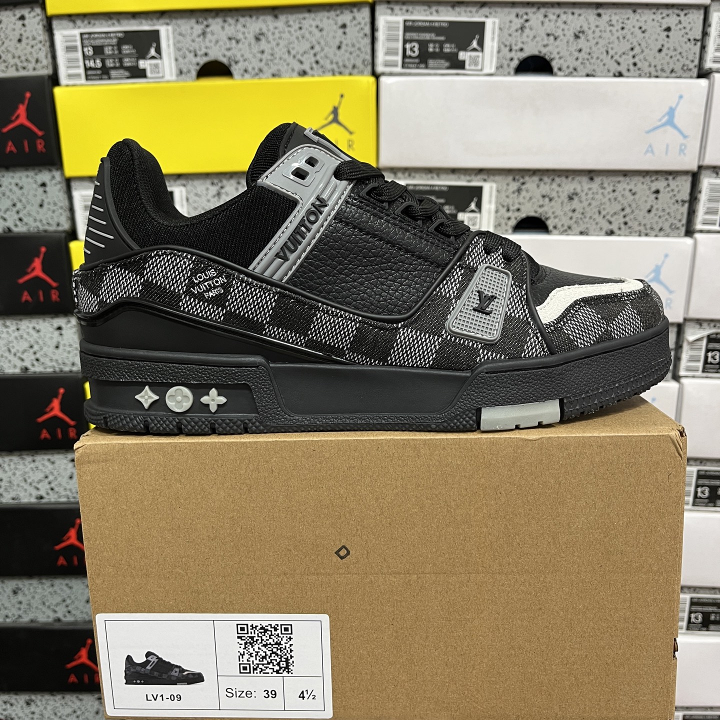 Louis Vuitton Trainer 1-9 - Image 10