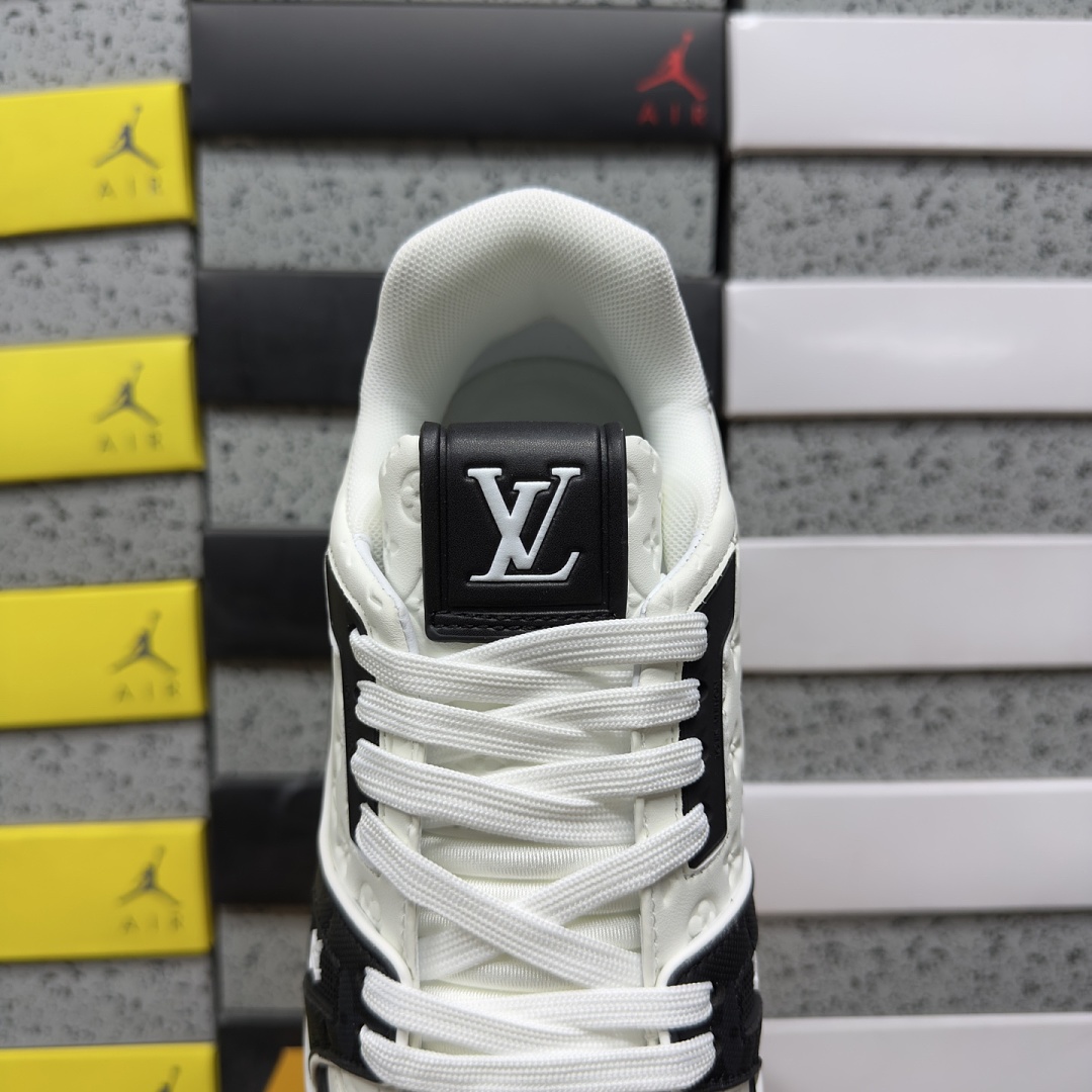 Louis Vuitton Trainer 2-18 - Image 4
