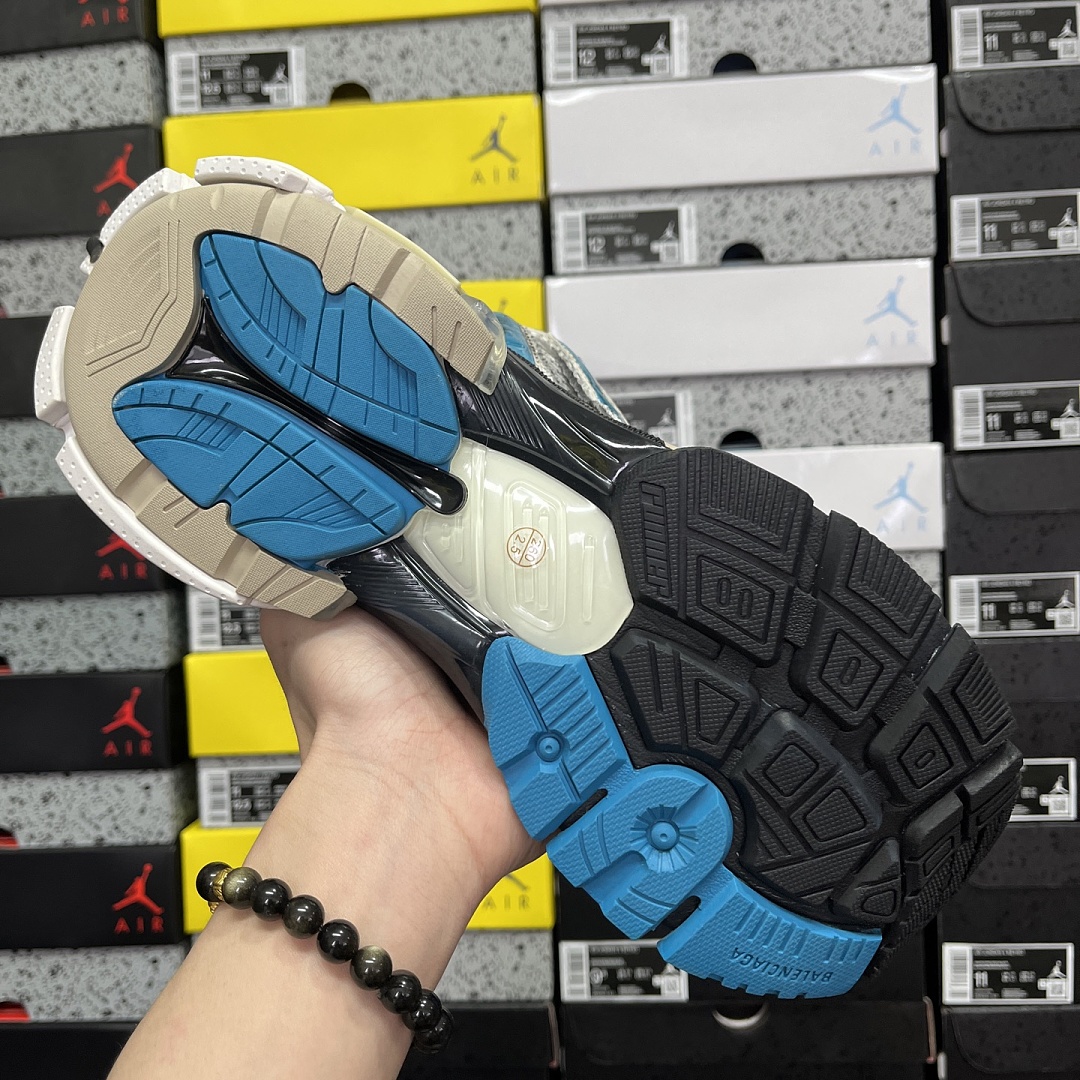 Balenciaga BLCG Runner 7.0 - Image 5