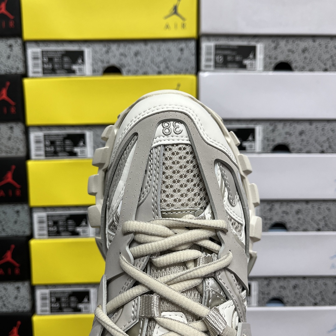 Balenciaga BLCG Track 3.0 - Image 4