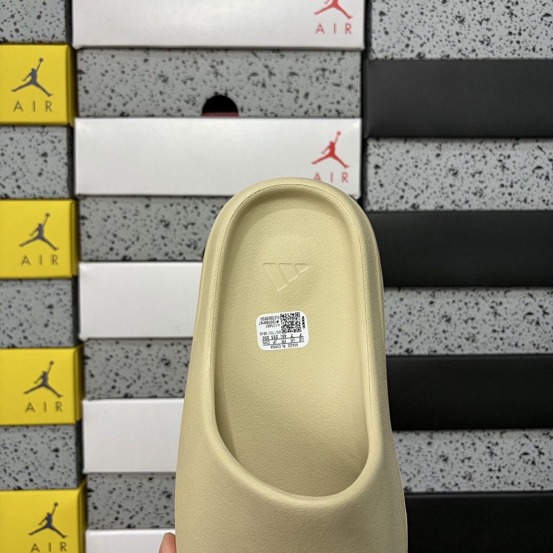 Adidas Yeezy Slide Bone Slides (Matte) - Image 3