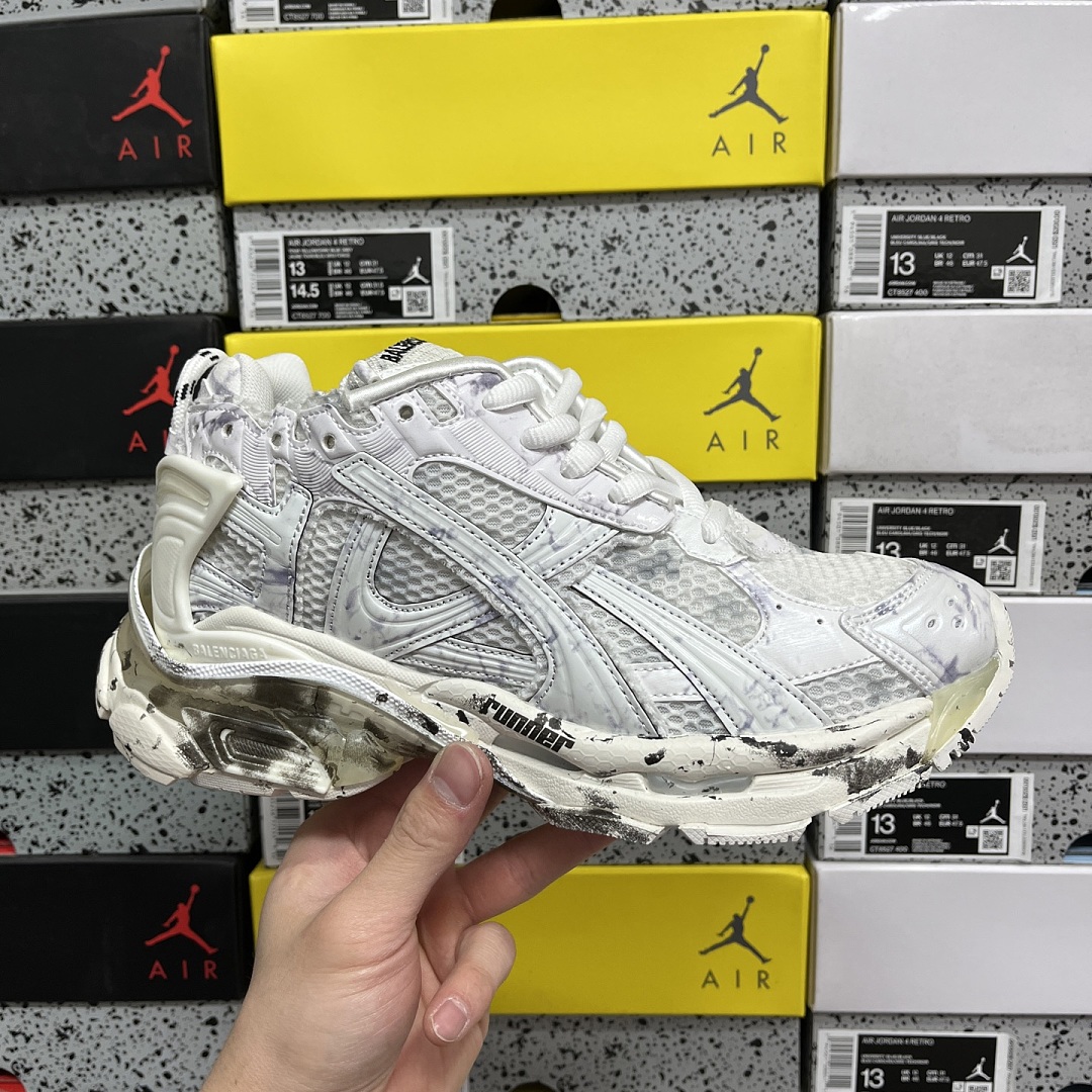 Balenciaga BLCG Runner 7.5 - Image 8