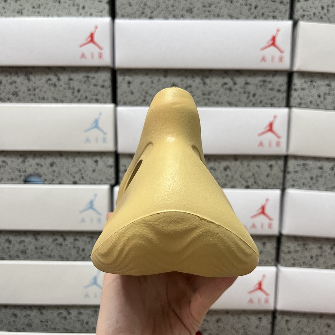Adidas Slide/Foam Runner - Image 48