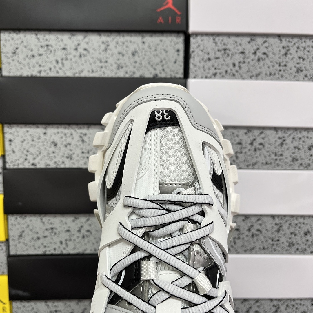 Balenciaga BLCG Track 3.0 - Image 3