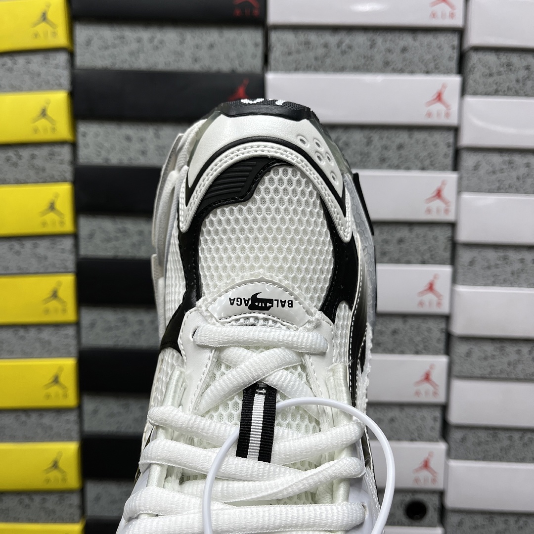 Balenciaga BLCG Runner 7.5 - Image 2
