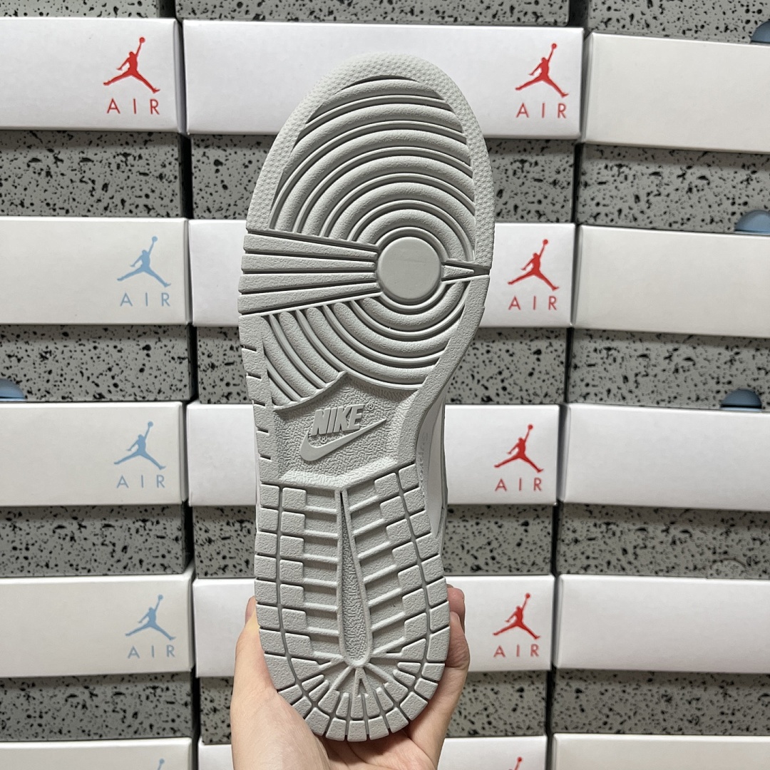 Nike SB Dunk Low Supreme 94 (White Metallic Silver) - Image 2