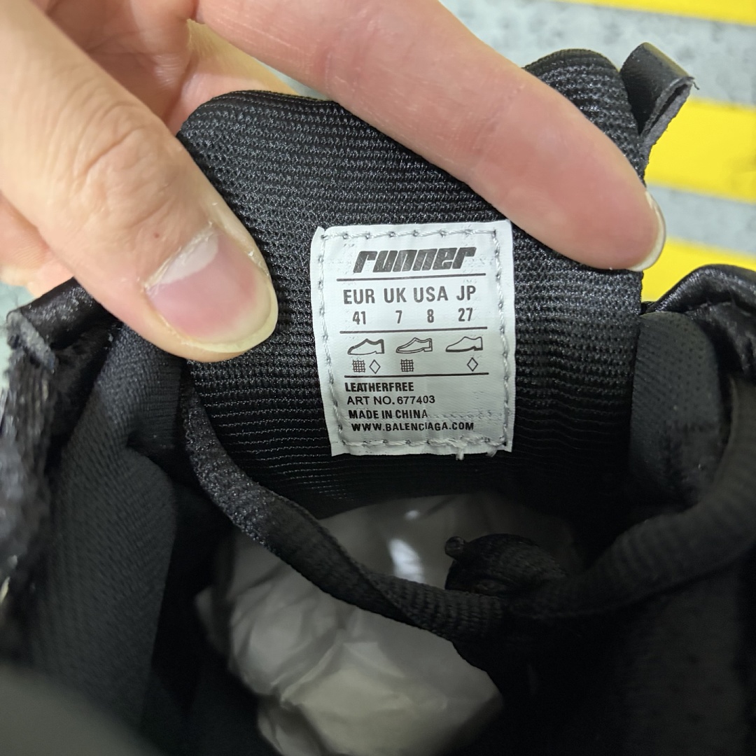 Balenciaga BLCG Runner Black 7.0 - Image 10