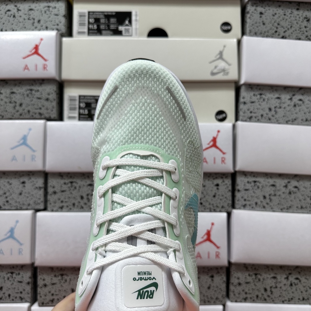 Nike Vomero Premium HQ2050-983 - Image 4