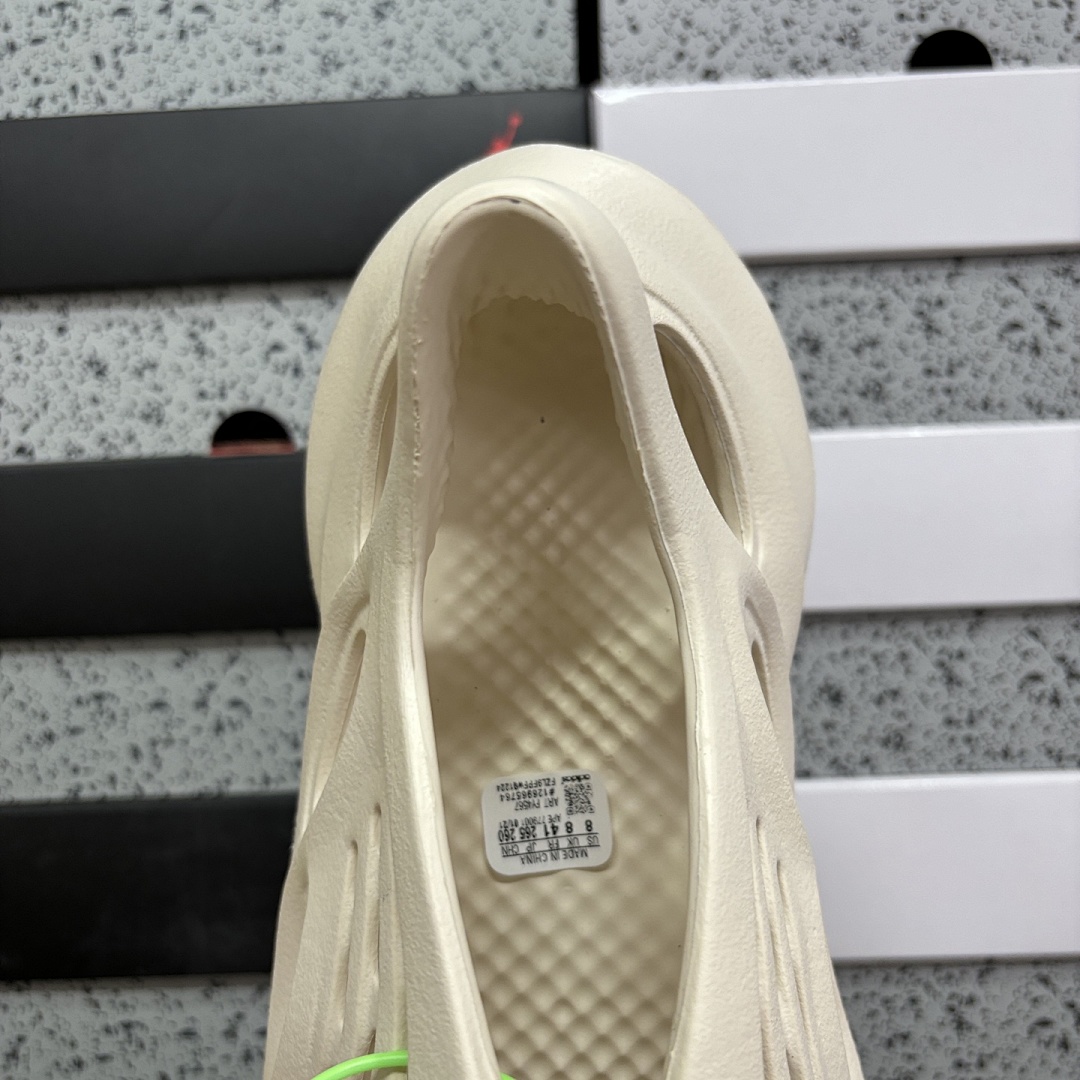 Adidas Slide/Foam Runner - Image 70