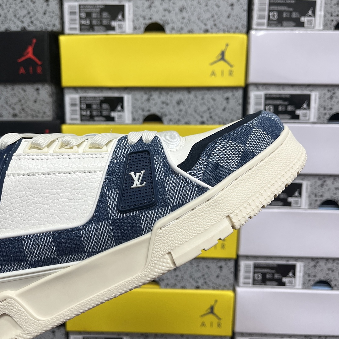 Louis Vuitton Trainer 1-07 - Image 2