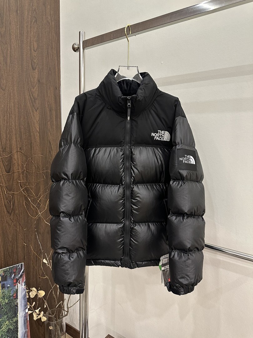 Chanel The North Face White Label Novelty Nuptse Down Jacket (Asia Sizing) - Image 7