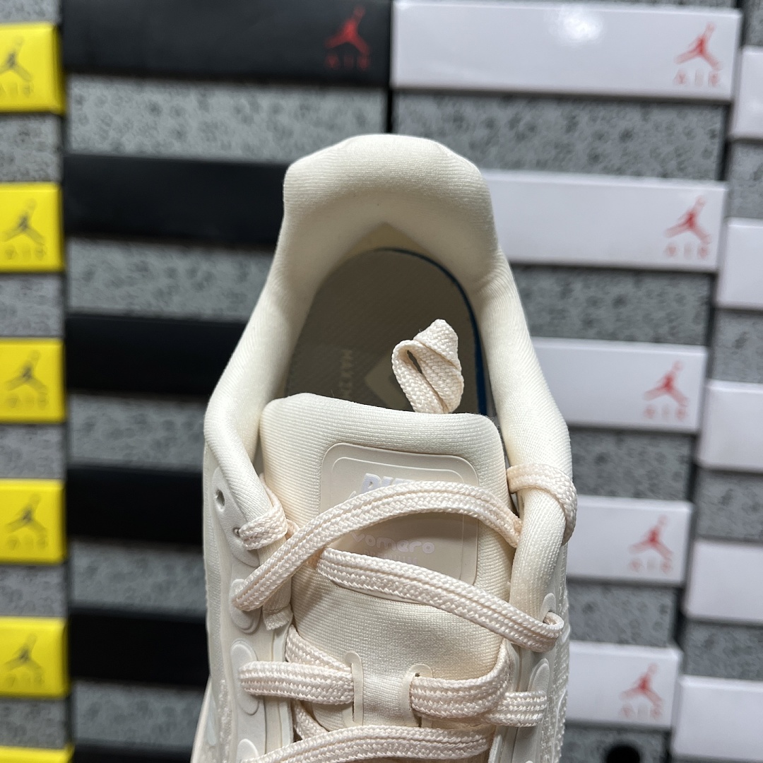 Nike Vomero Premium Chalk - Image 5
