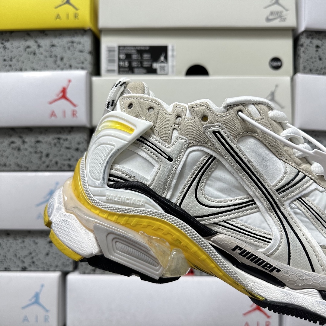 Balenciaga BLCG Runner - Image 16