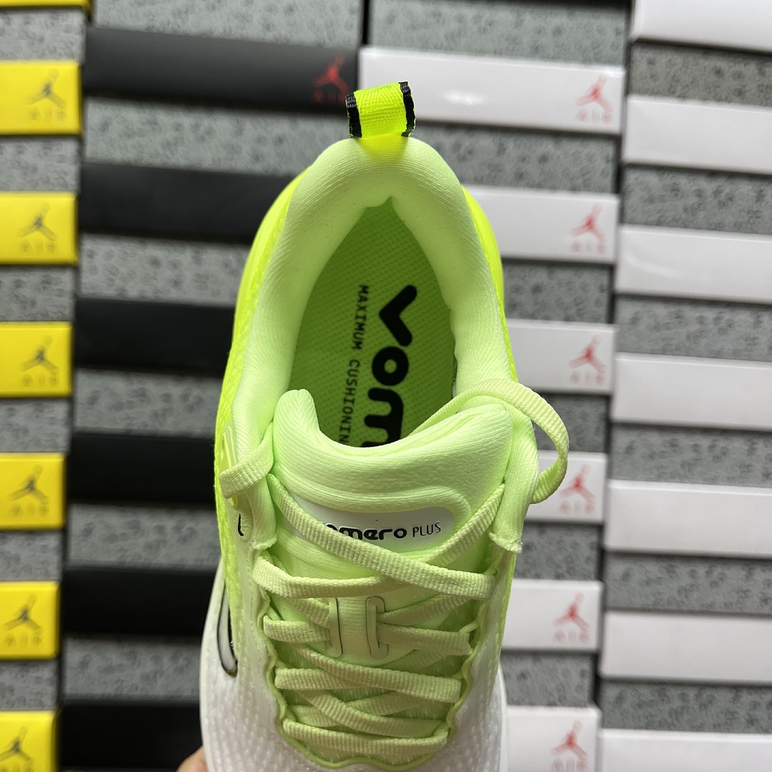 Nike Vomero Plus - Image 10