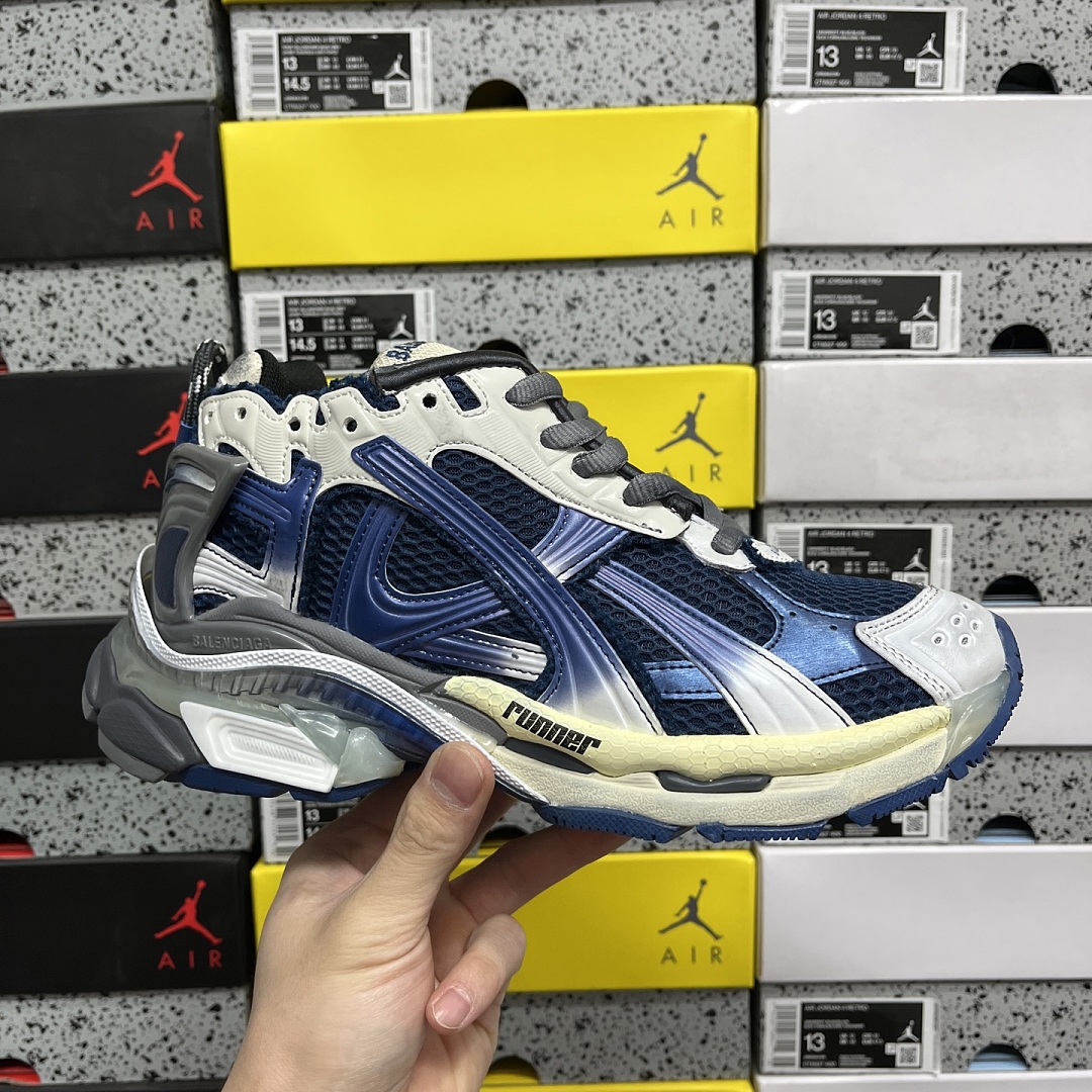 Balenciaga BLCG Runner 7.5 - Image 4