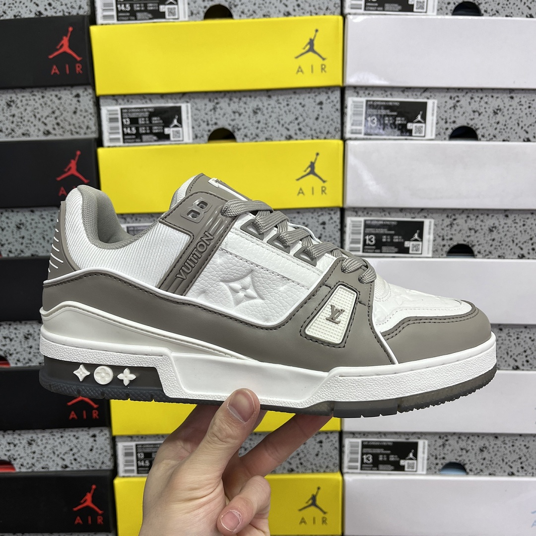 Louis Vuitton Trainer 1-06 - Image 8