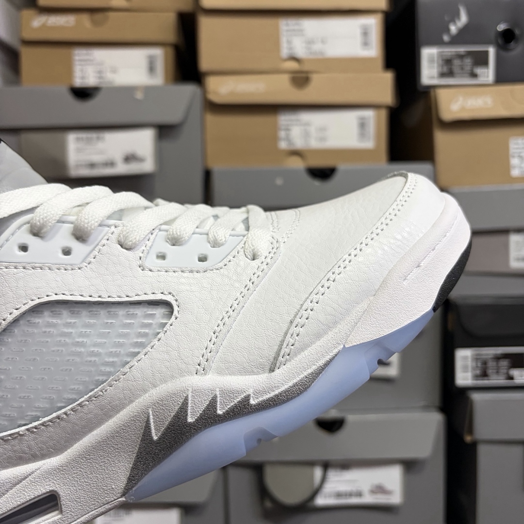 Nike White Metallic - Image 2