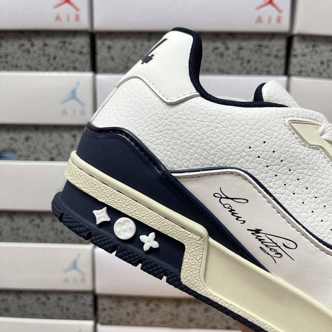 Louis Vuitton Trainer V2-06 - Image 2