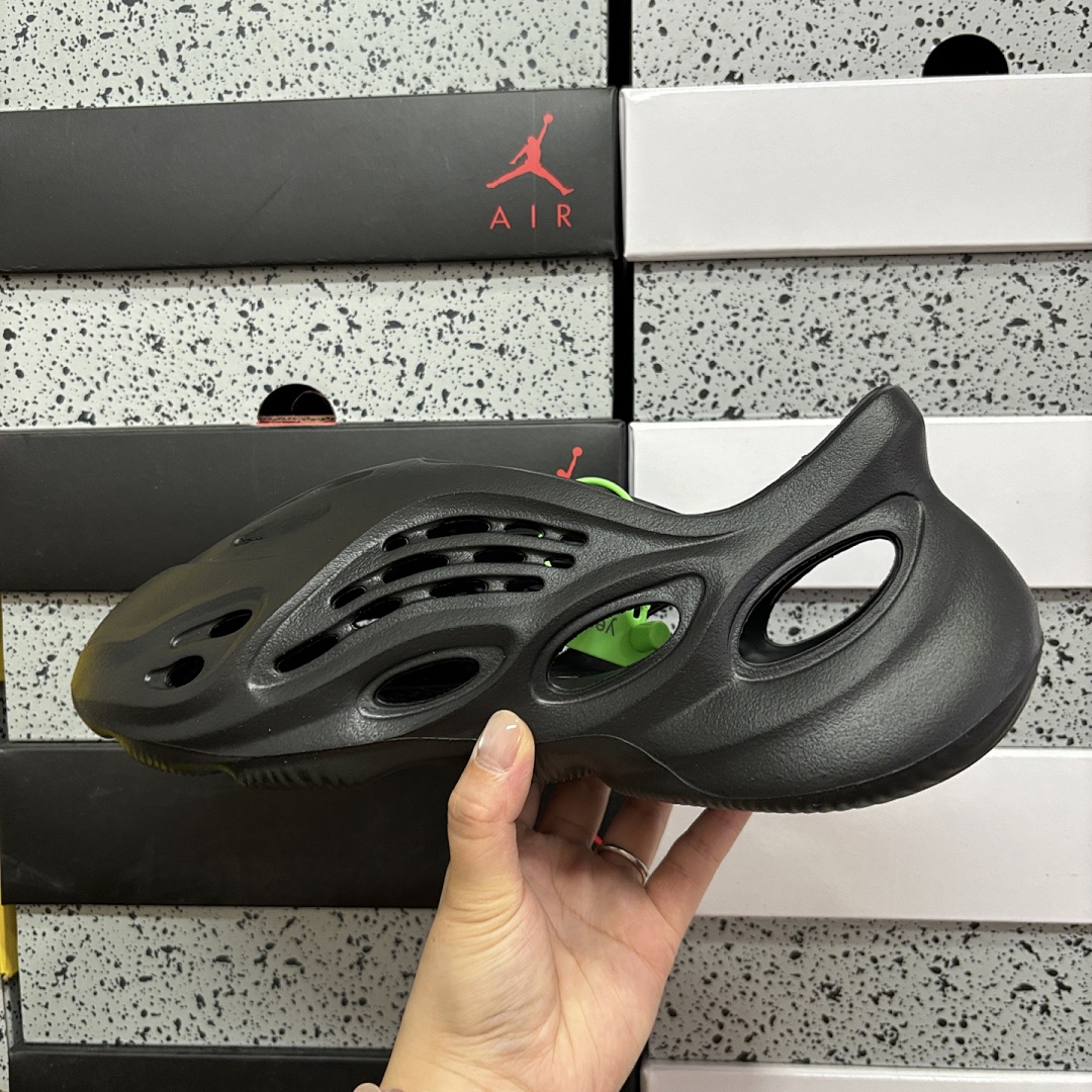Adidas Slide/Foam Runner - Image 118