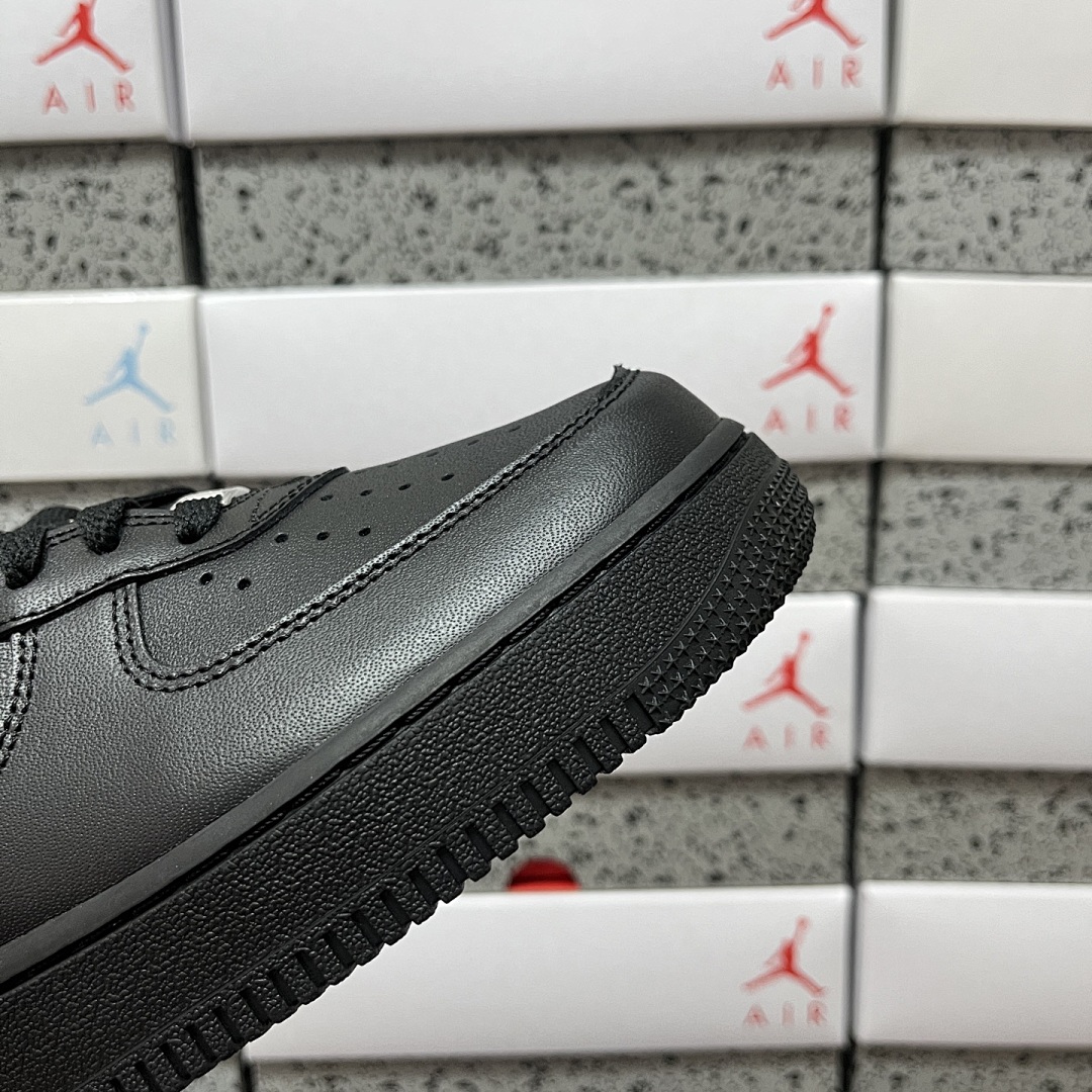 Nike Air Force 1 Low Supreme (Black) - Image 5