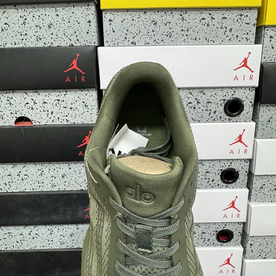 Alo Yoga Rnner A0590U_GREEN (OLIVE) - Image 5