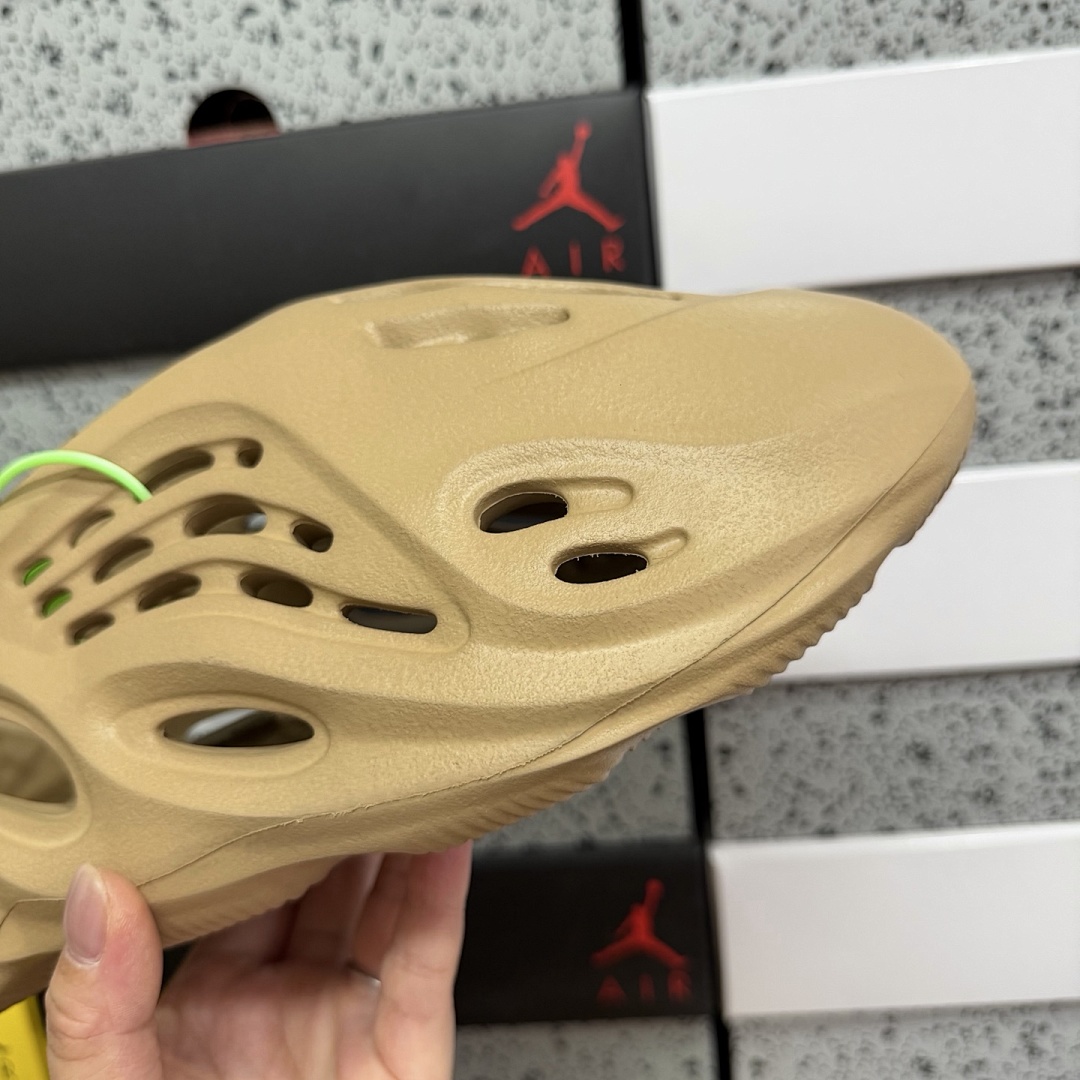 Adidas Slide/Foam Runner - Image 21