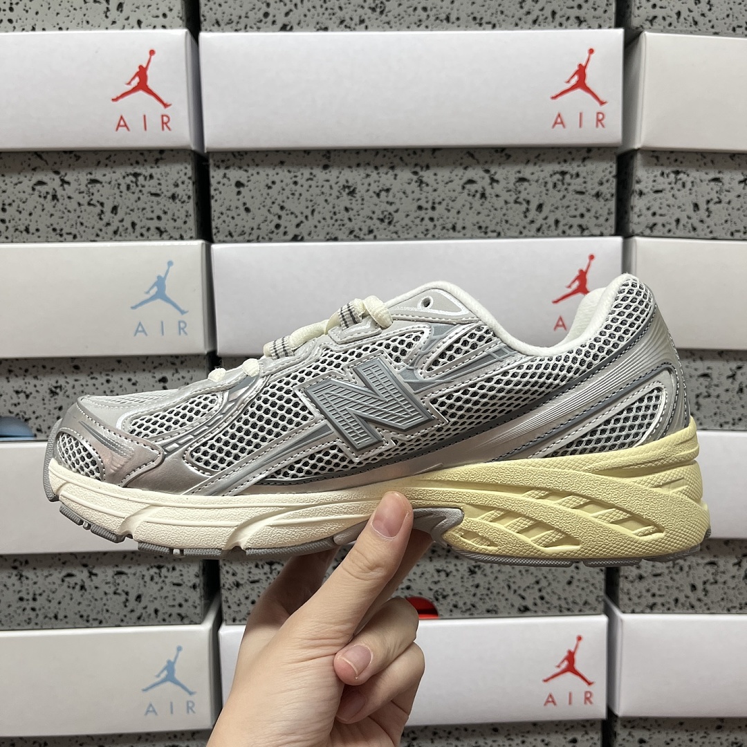 New Balance 740V2 - Image 3