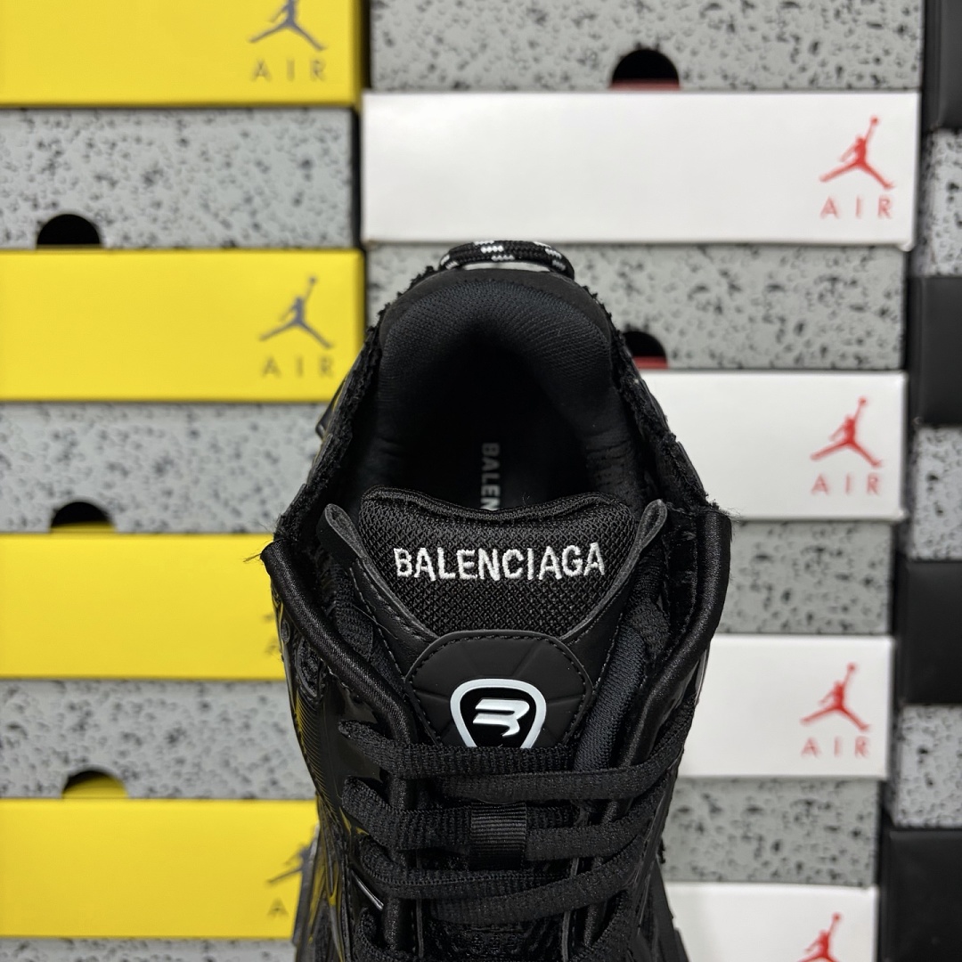 Balenciaga BLCG Runner Black 7.0 - Image 2