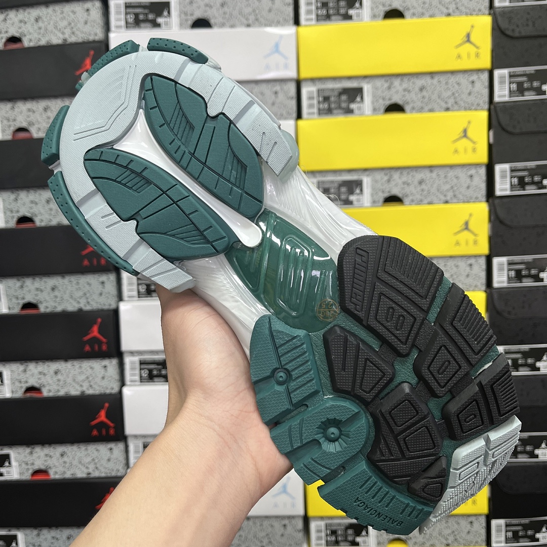 Balenciaga BLCG Runner 7.5 - Image 5