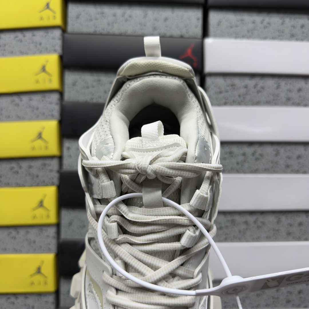 Balenciaga BLCG Track LED 3.0 (White) - Image 9