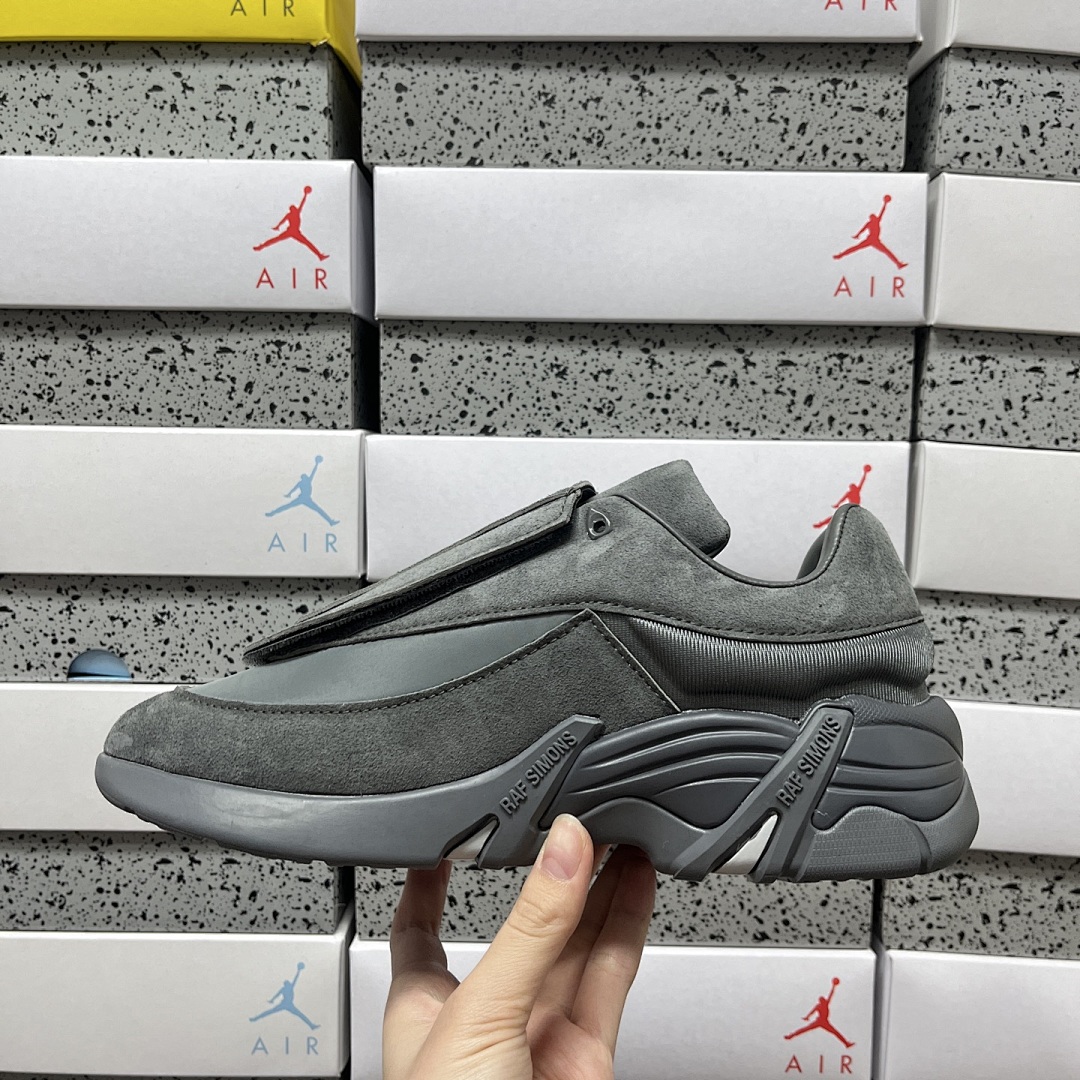 On Running Raf Simons Antei Low Top Concrete Suede - Image 2