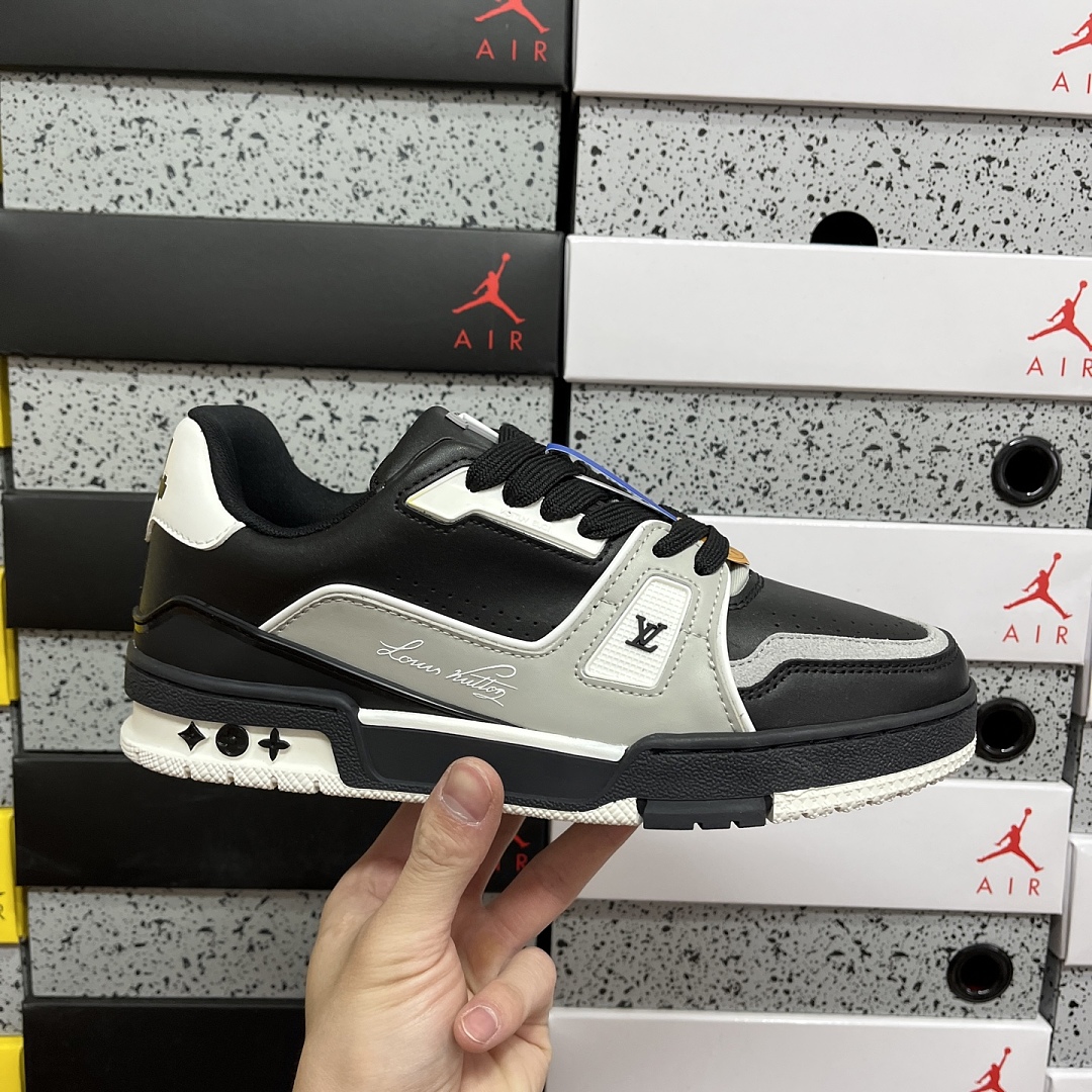 Louis Vuitton Trainer - Image 4