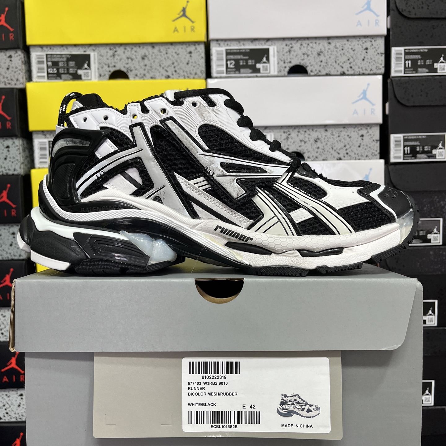Balenciaga BLCG Runner 7.0 - Image 11