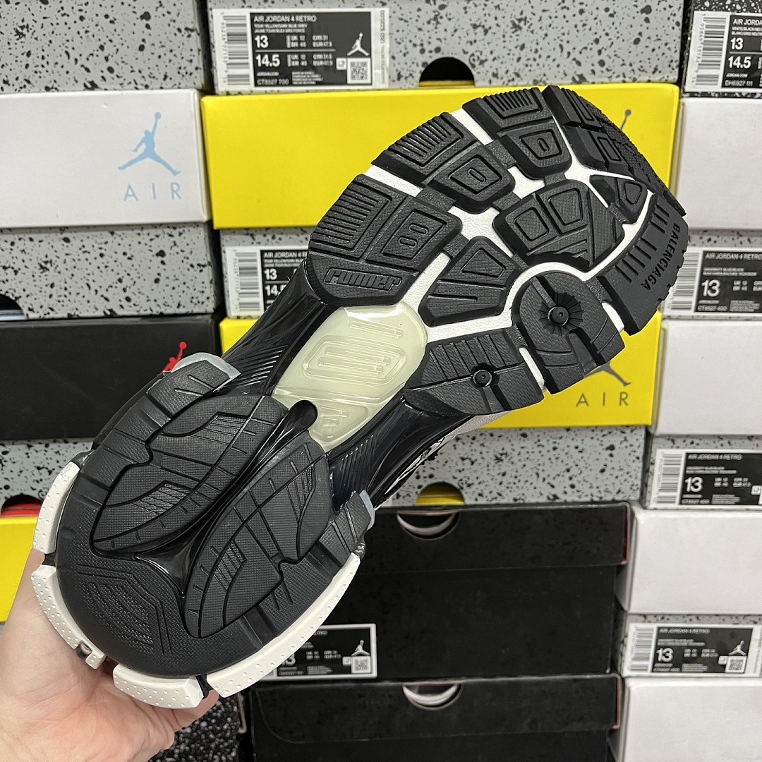 Balenciaga BLCG Runner 7.0 - Image 8