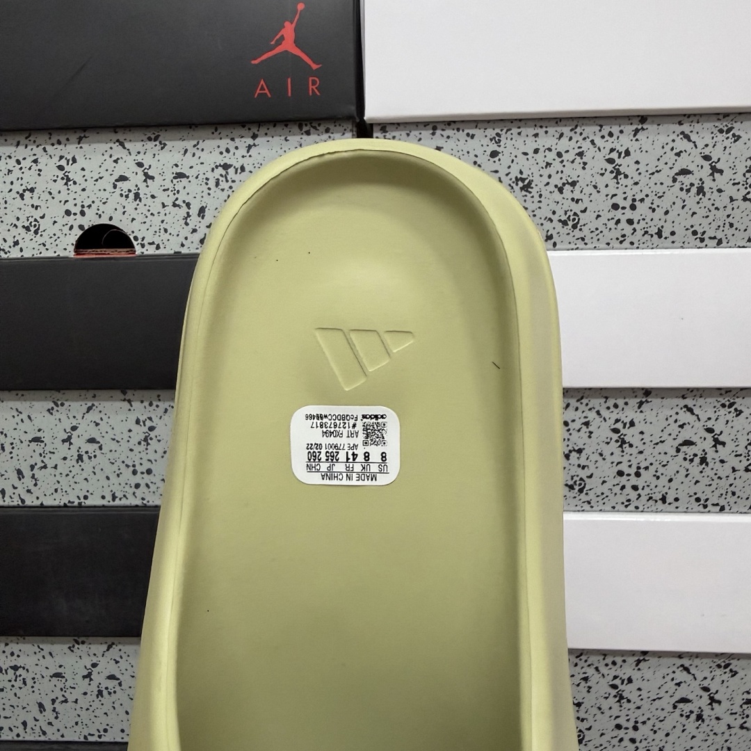 Adidas Slide/Foam Runner - Image 27
