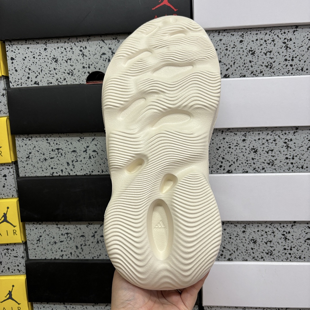 Adidas Slide/Foam Runner - Image 64