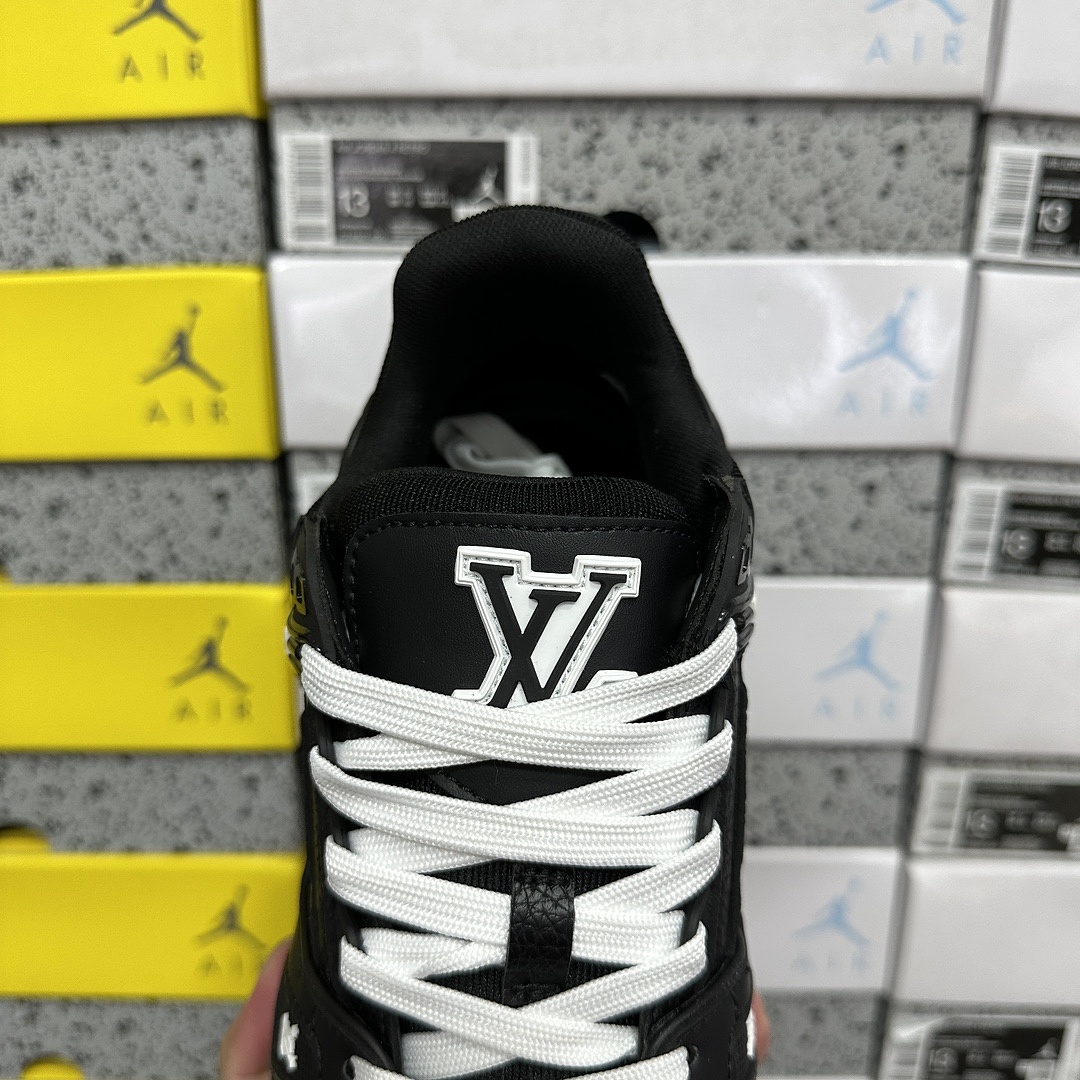 Louis Vuitton Trainer 1-05 - Image 4