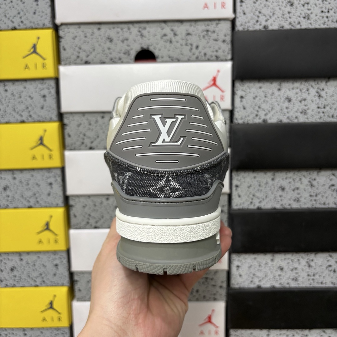 Louis Vuitton Trainer - Image 10