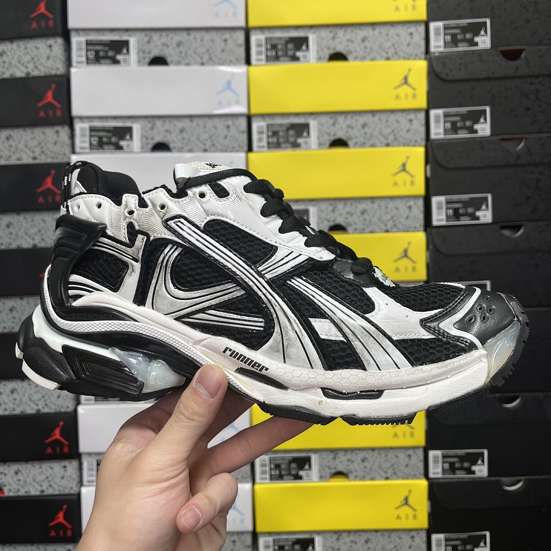 Balenciaga BLCG Runner 7.5 - Image 6