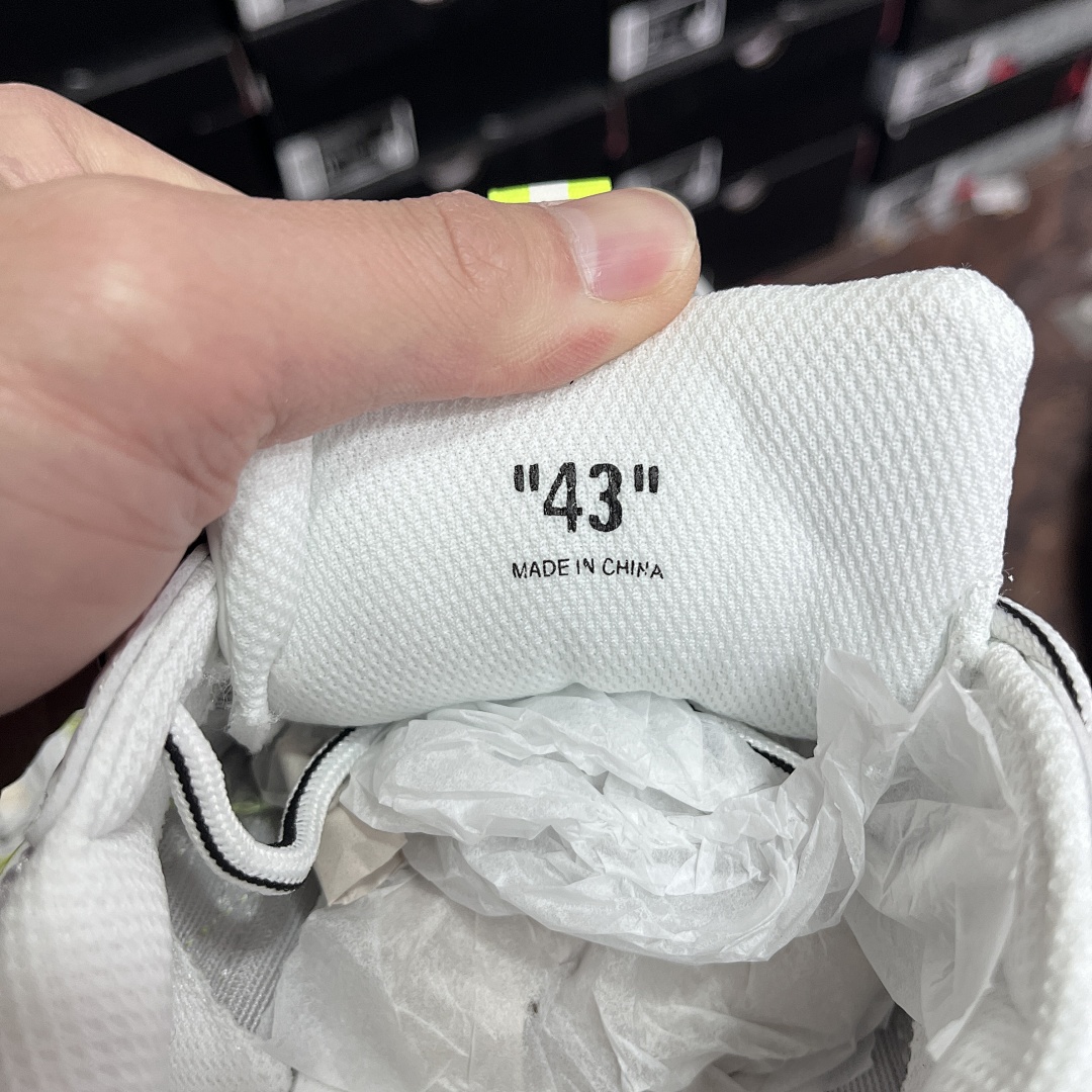 Off-White Be Right Back (Black) - Image 4